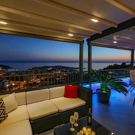 Penthousewohnung In Mit Whirlpool, Terrasse Und Meerblick