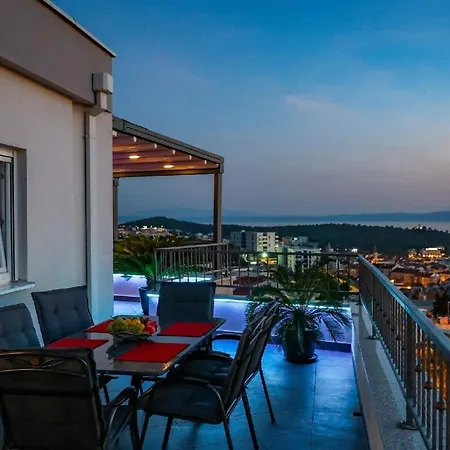 Penthousewohnung In Mit Whirlpool, Terrasse Und Meerblick * Makarska