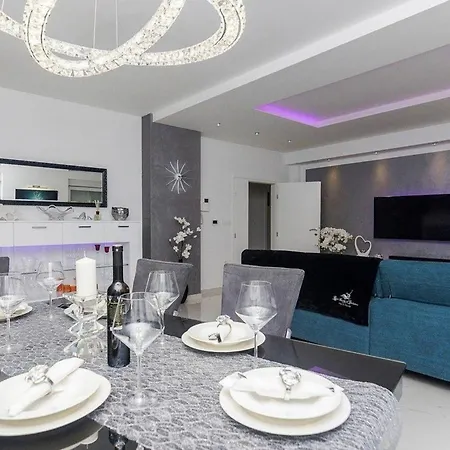 Penthousewohnung In Mit Whirlpool, Terrasse Und Meerblick *
